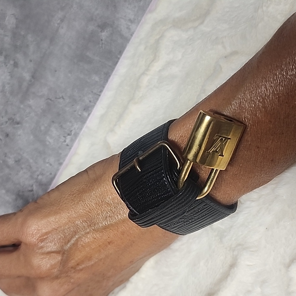Louis Vuitton Lock N Key Cuff Bracelet - Picture 6 of 13